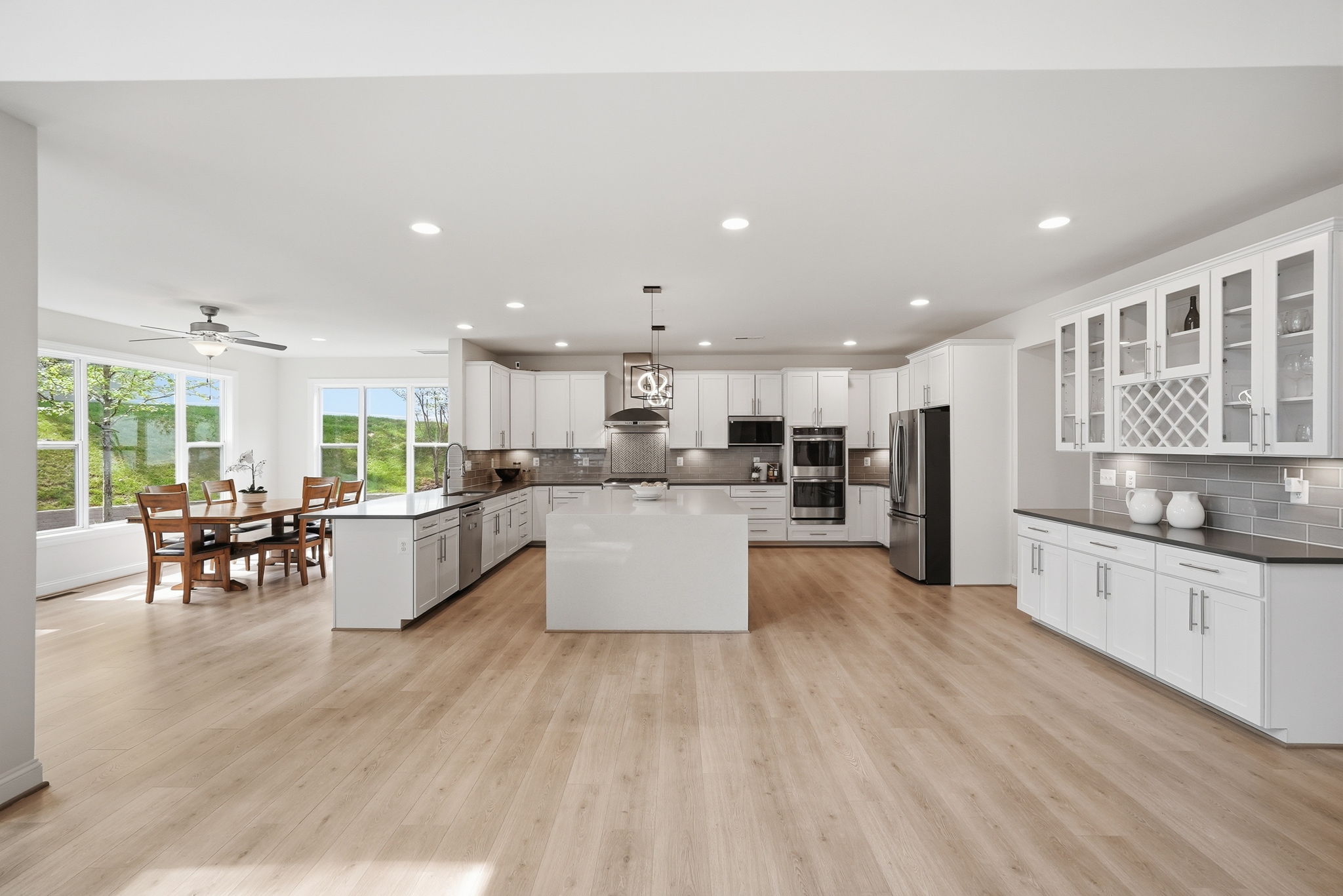 Expansive Kitchen & Breakfast Area