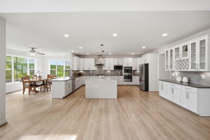 Expansive Kitchen & Breakfast Area