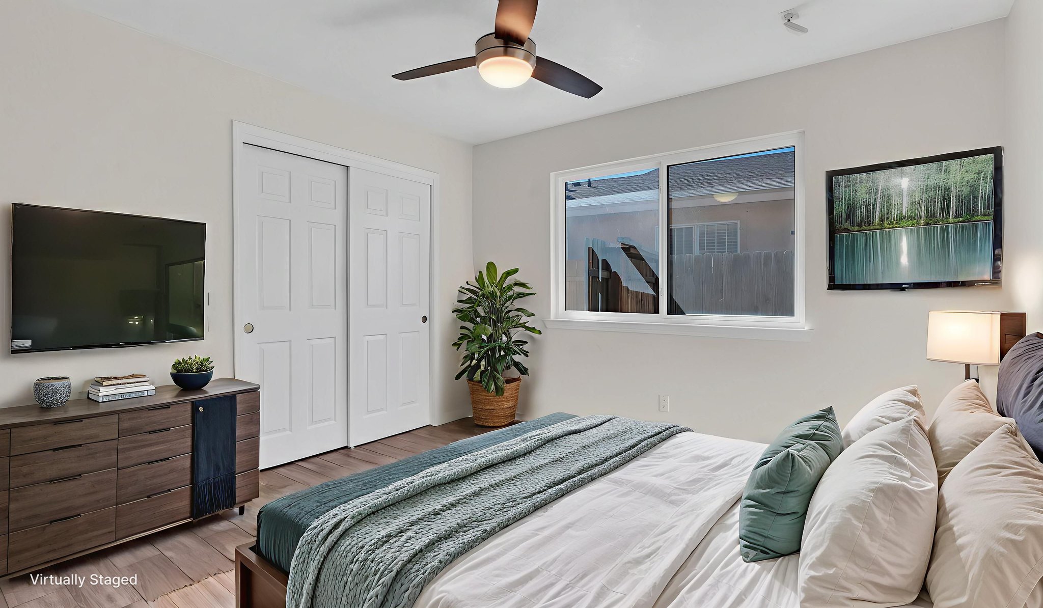 DSC07094 virtually staged.jpeg