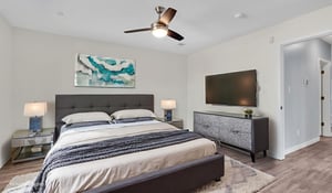 DSC07133 virtually staged.jpeg