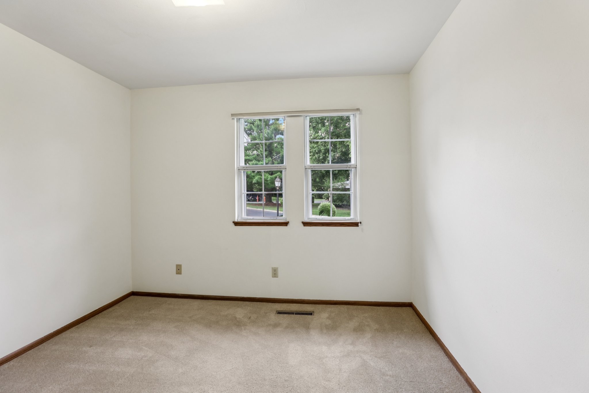 E Oakbridge Way-S1707-026.jpg