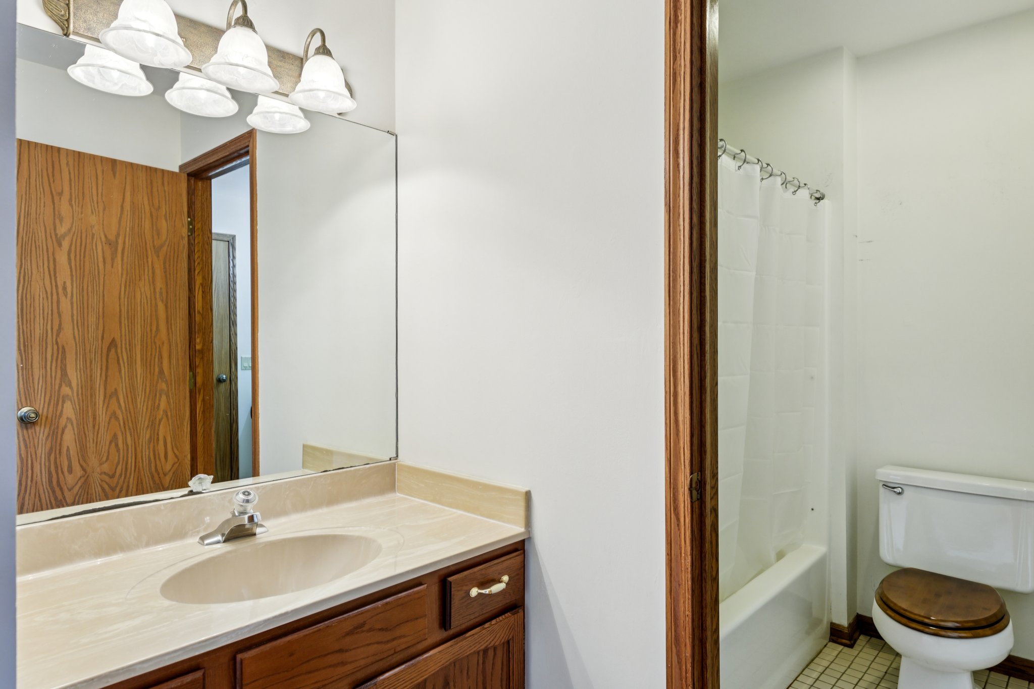 E Oakbridge Way-S1707-028.jpg