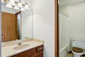 E Oakbridge Way-S1707-028.jpg