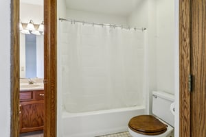 E Oakbridge Way-S1707-029.jpg