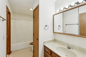 E Oakbridge Way-S1707-030.jpg