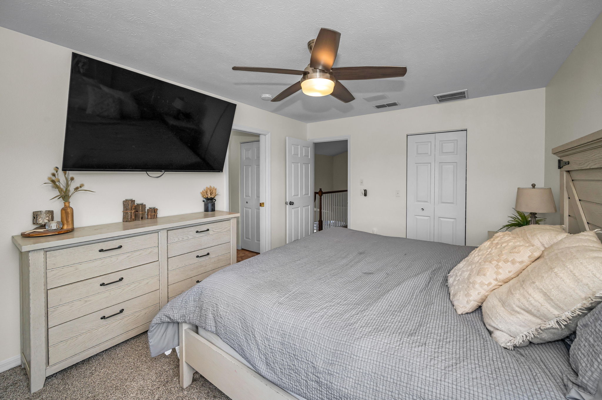 Upper Level Primary Bedroom1c