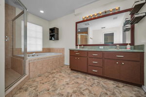 Upper Level Primary Bathroom1c