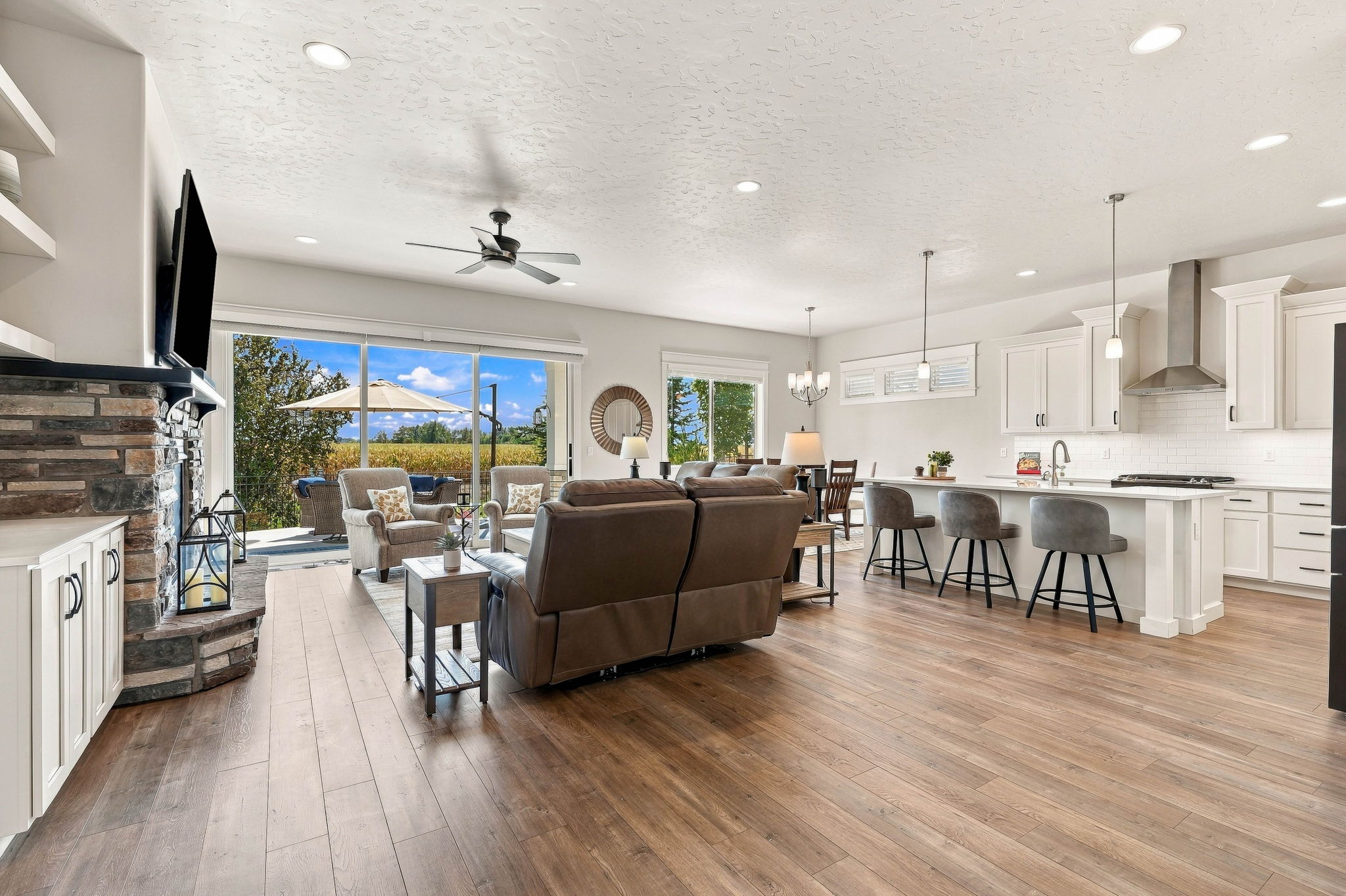  Photo 9