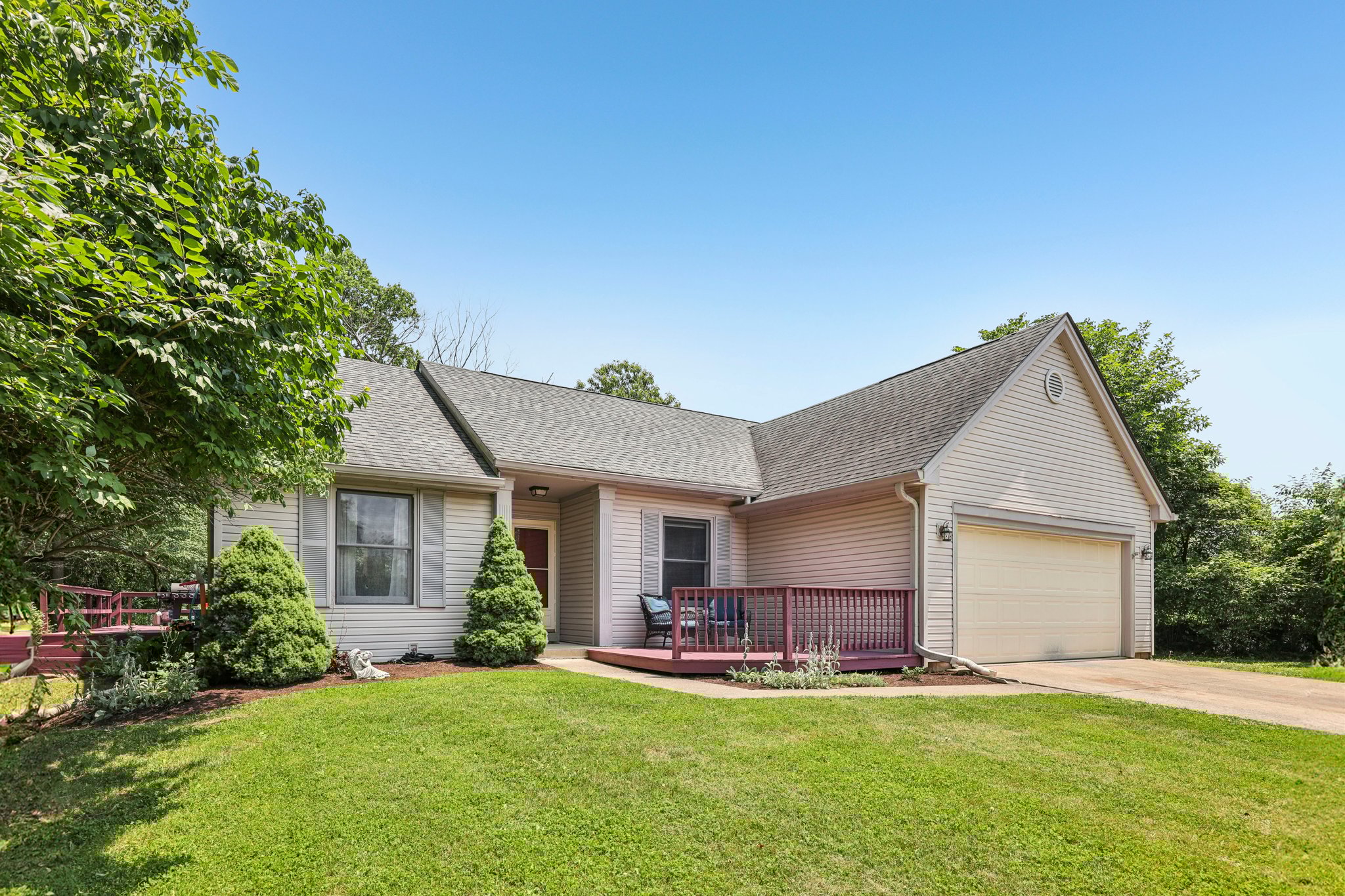 Bayridge Dr-1206-003.jpg