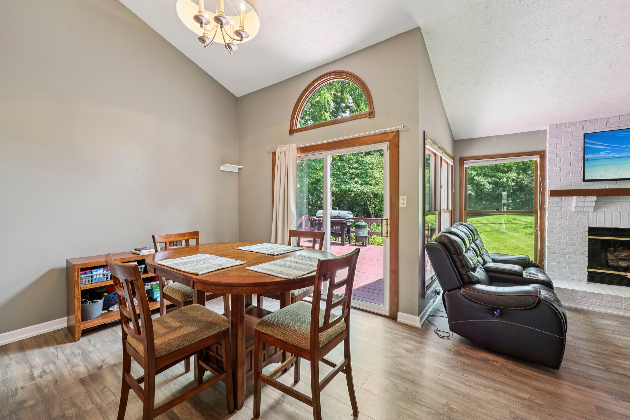 Bayridge Dr-1206-009.jpg