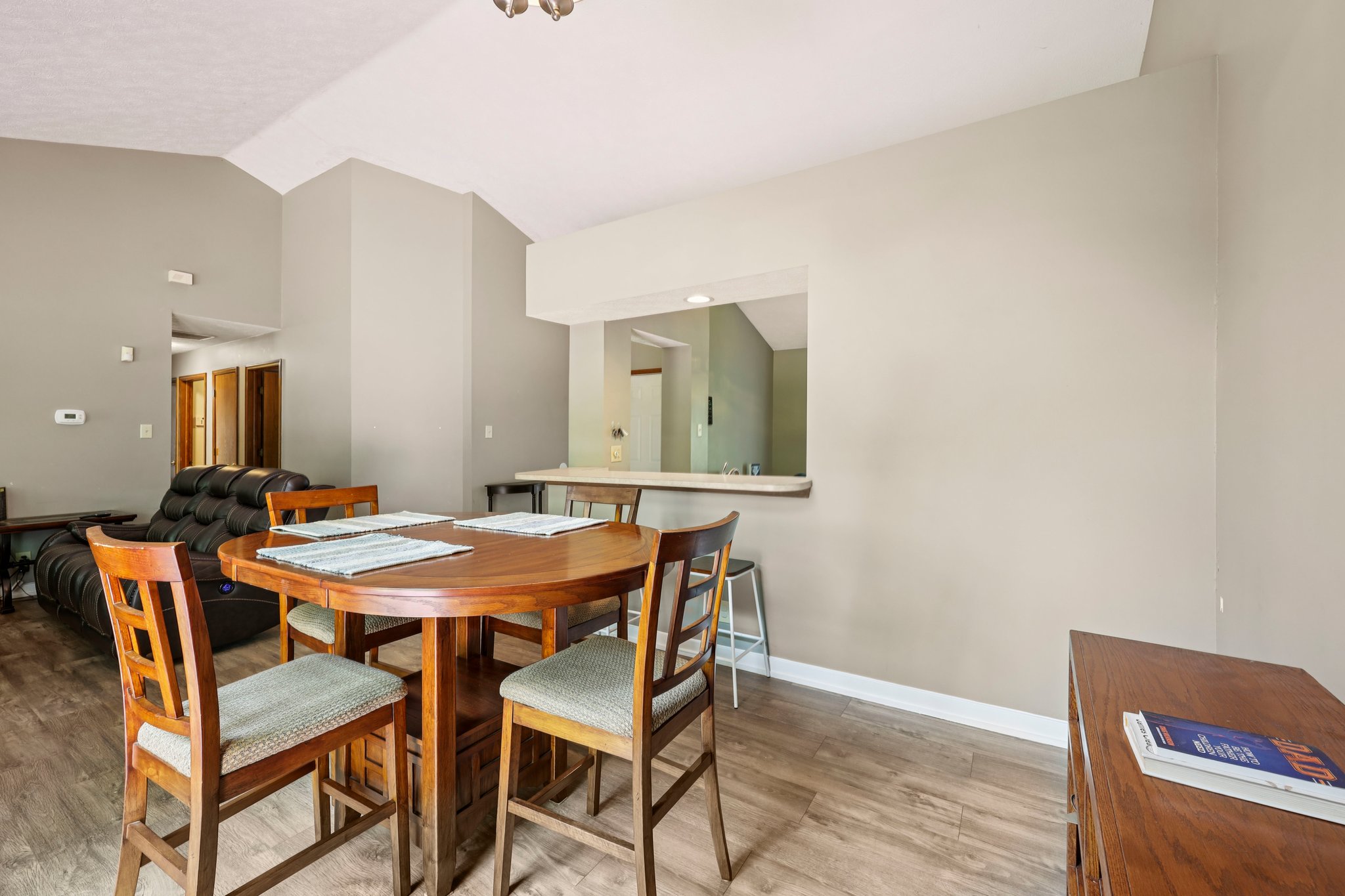 Bayridge Dr-1206-010.jpg