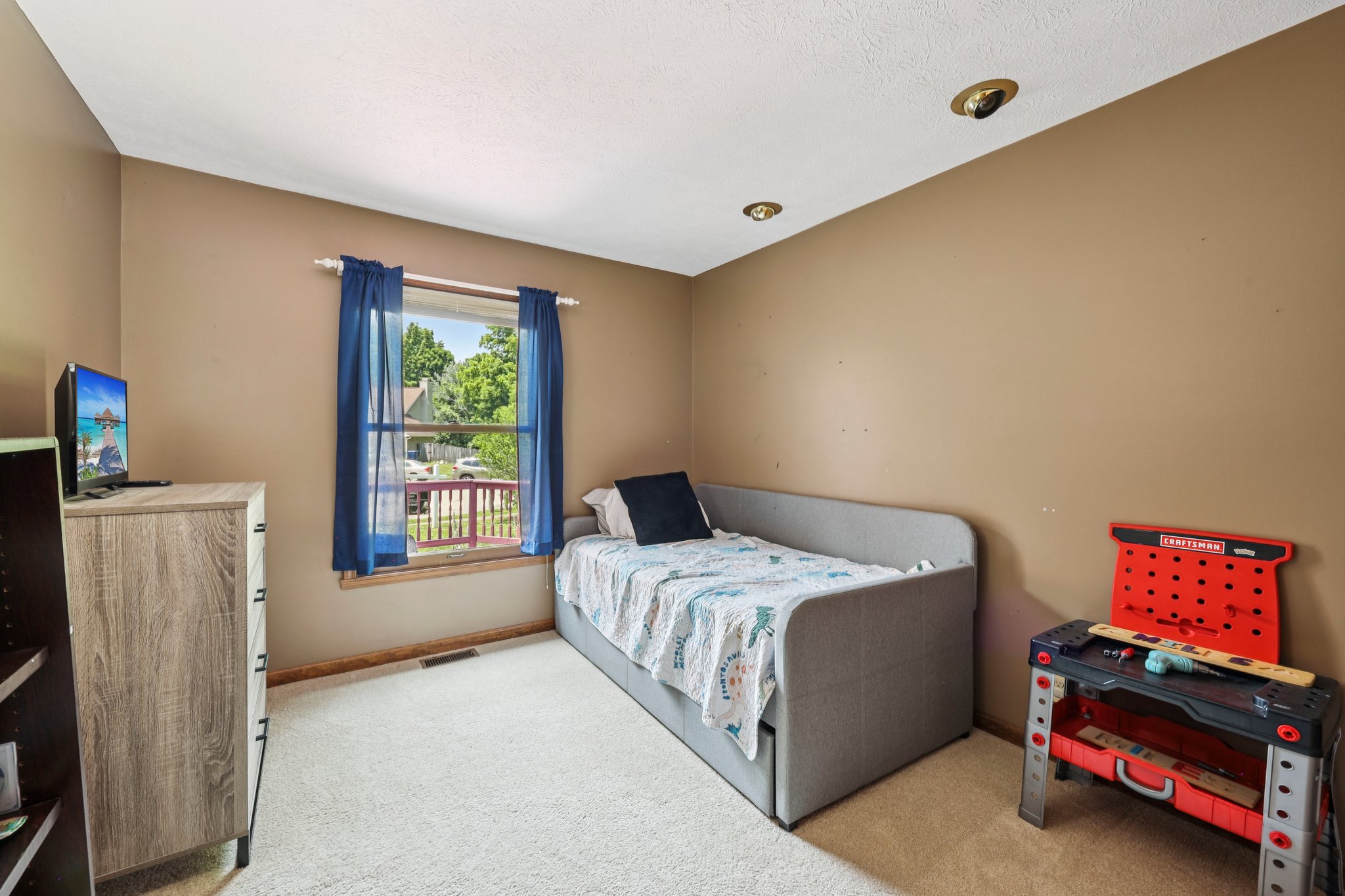 Bayridge Dr-1206-016.jpg