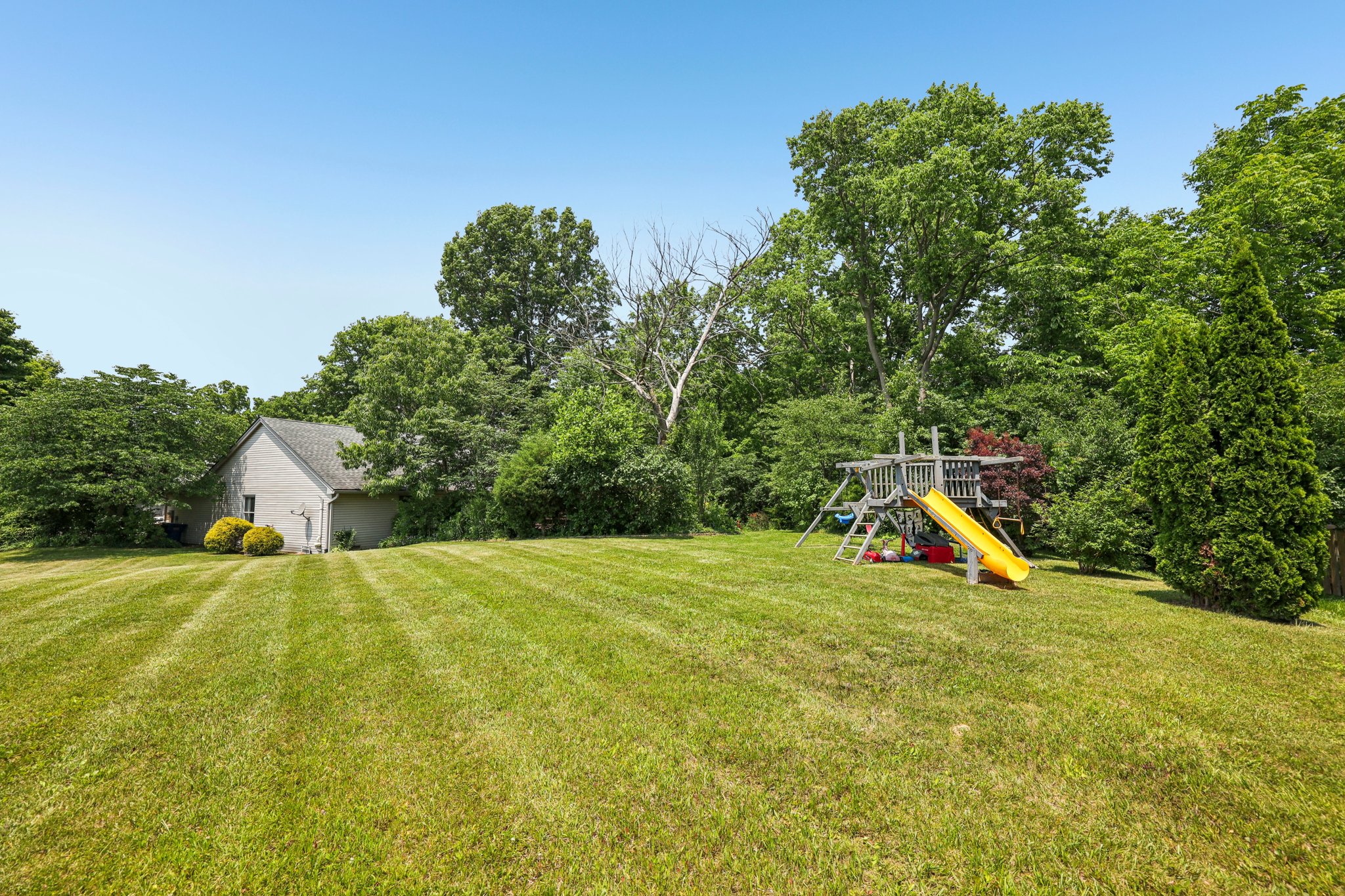 Bayridge Dr-1206-031.jpg