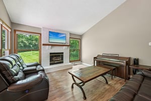 Bayridge Dr-1206-006.jpg