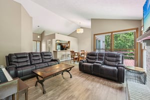 Bayridge Dr-1206-007.jpg