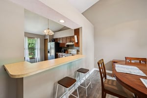 Bayridge Dr-1206-008.jpg