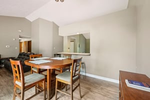 Bayridge Dr-1206-010.jpg