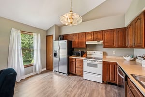 Bayridge Dr-1206-011.jpg