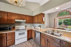 Bayridge Dr-1206-012.jpg