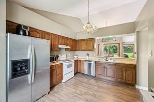 Bayridge Dr-1206-013.jpg