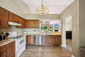 Bayridge Dr-1206-014.jpg