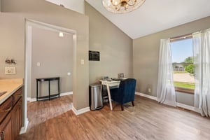 Bayridge Dr-1206-015.jpg