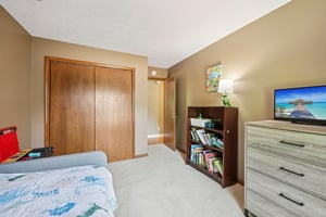 Bayridge Dr-1206-017.jpg