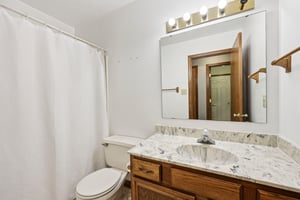 Bayridge Dr-1206-023.jpg