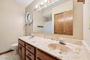 Bayridge Dr-1206-024.jpg