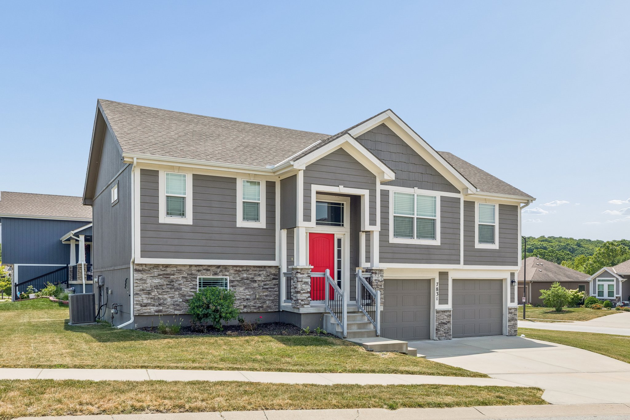 7831 N Walrond Ave_002.jpg