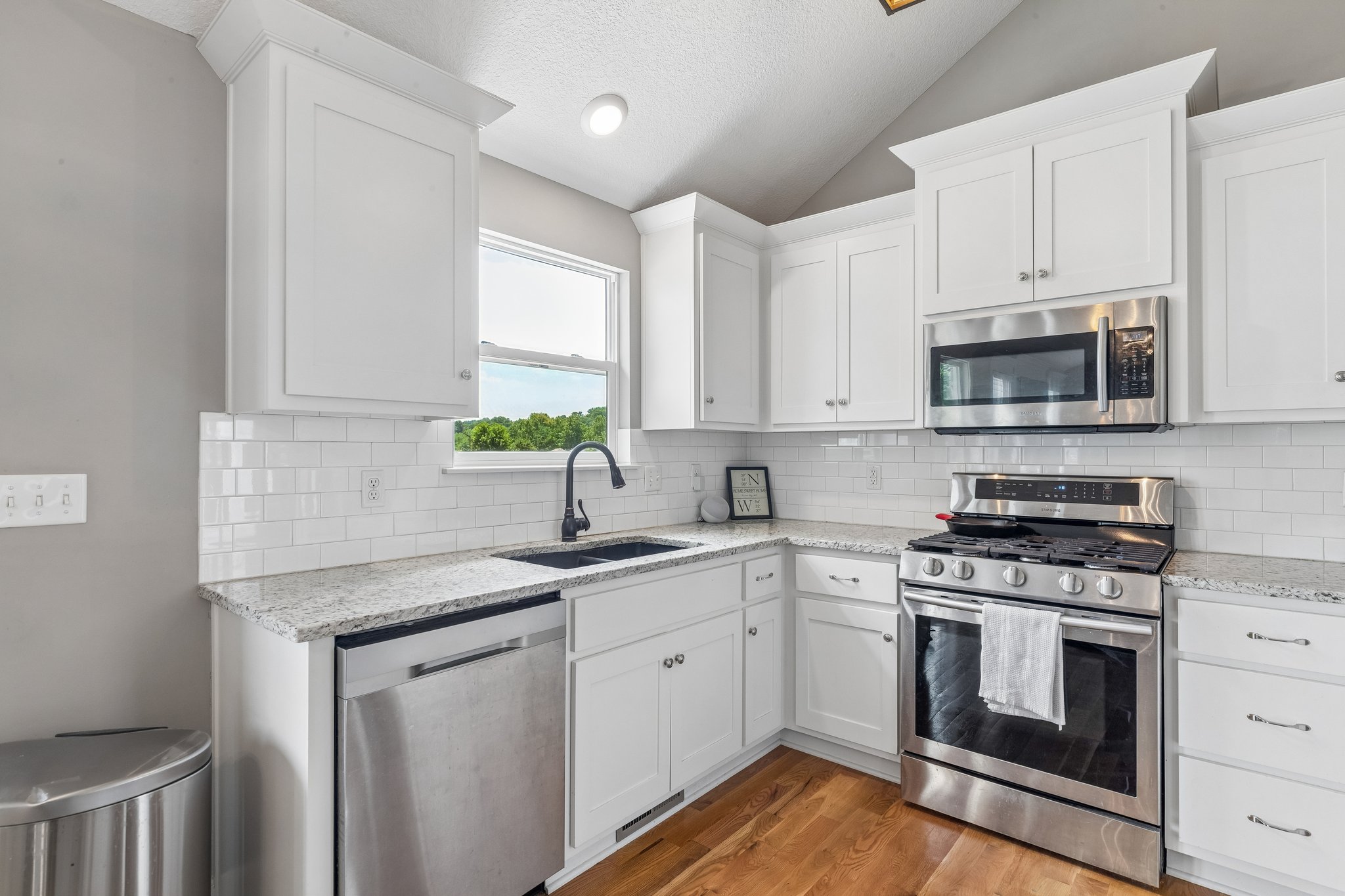 7831 N Walrond Ave_011.jpg