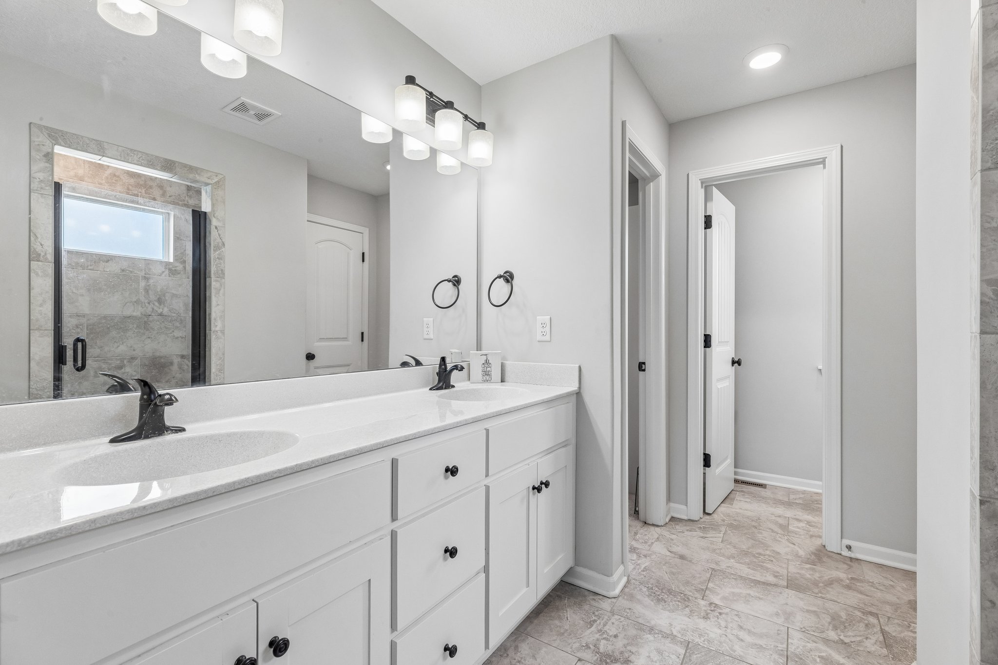 7831 N Walrond Ave_016.jpg