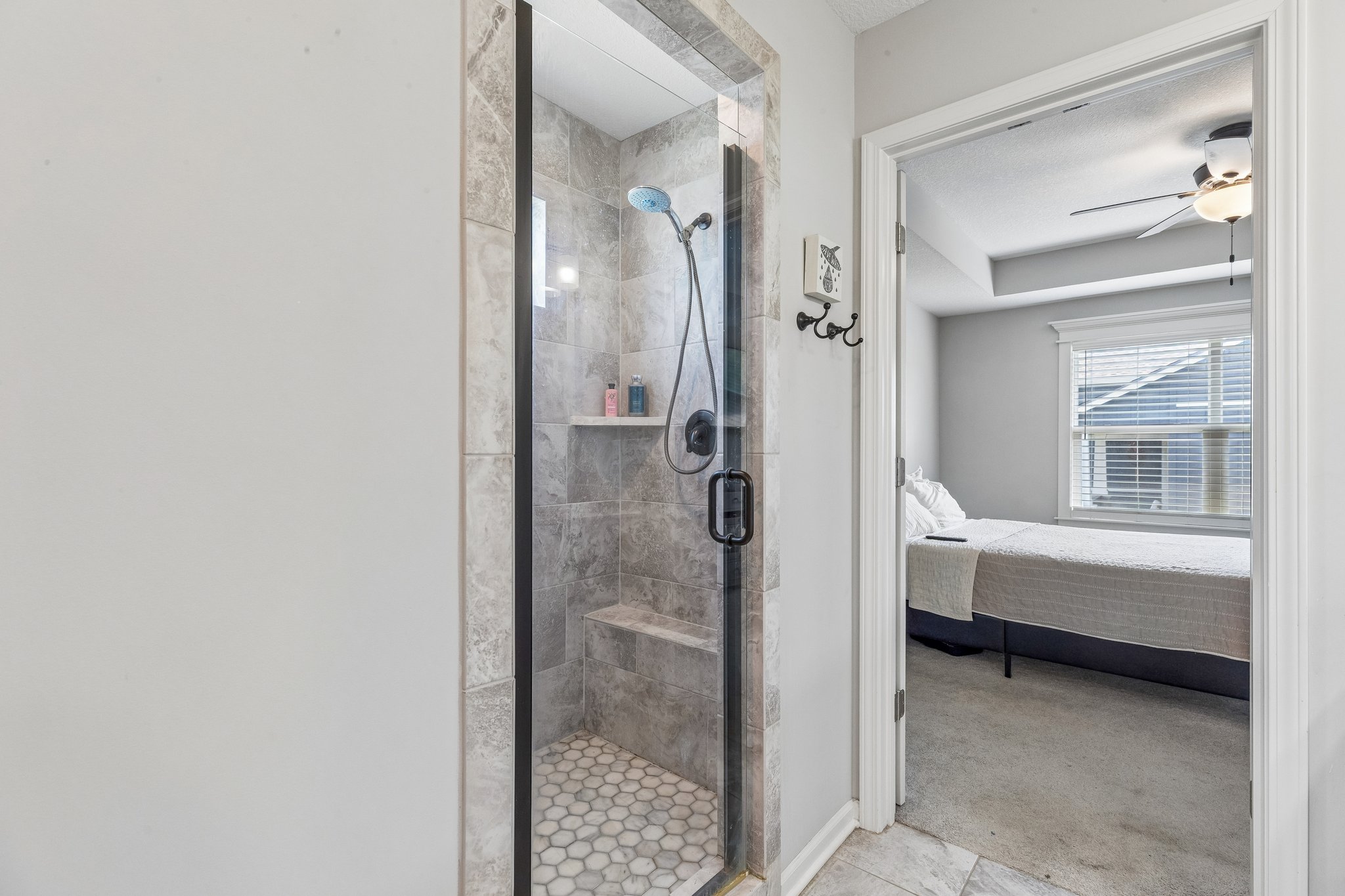 7831 N Walrond Ave_017.jpg
