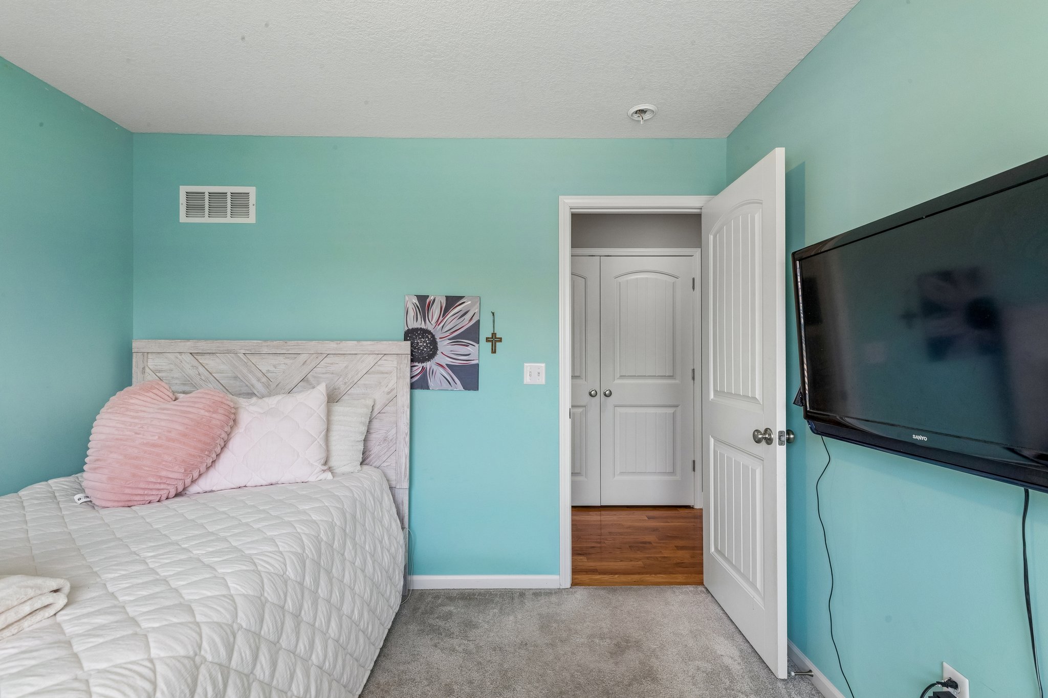 7831 N Walrond Ave_020.jpg