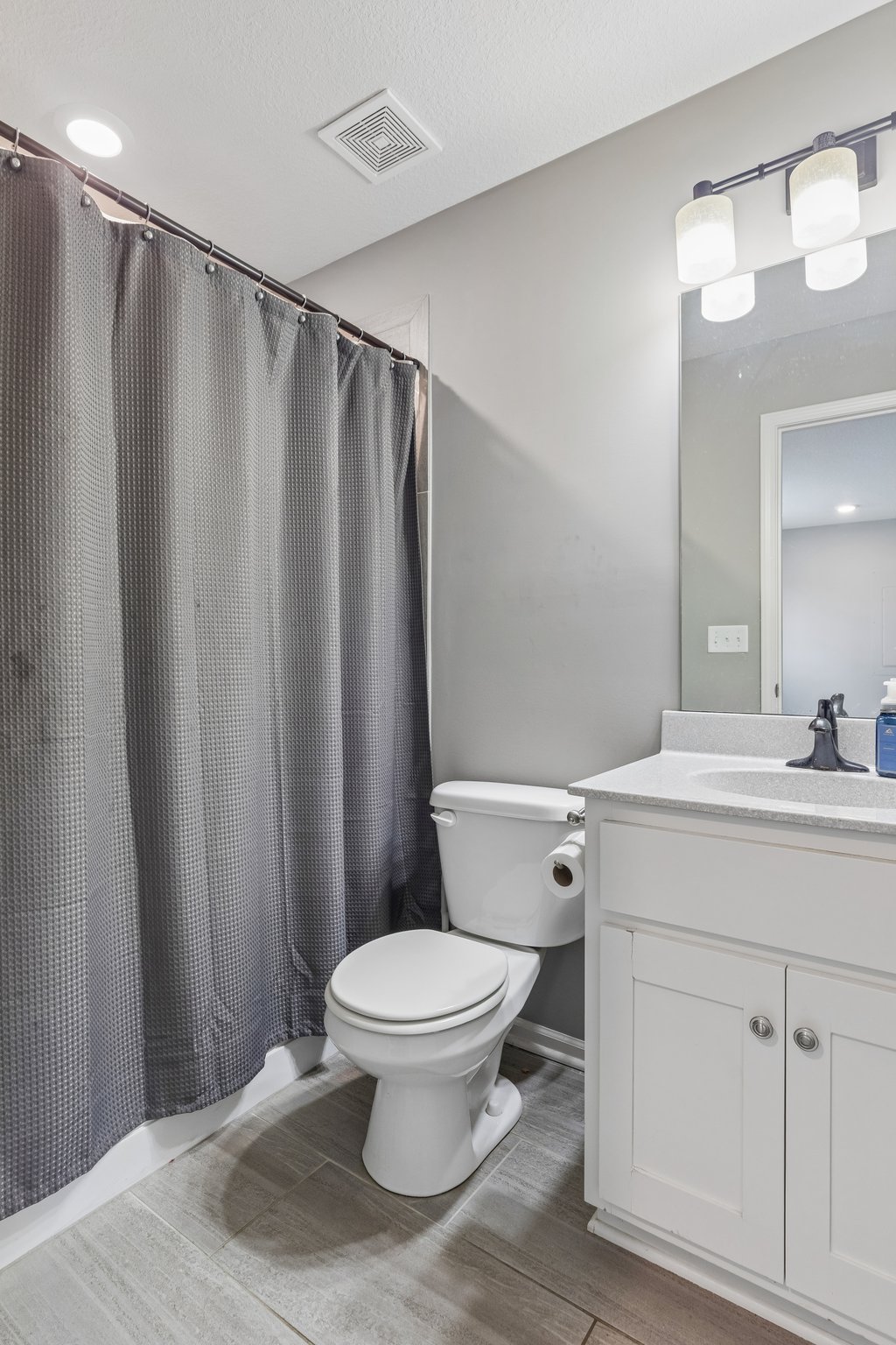 7831 N Walrond Ave_021.jpg