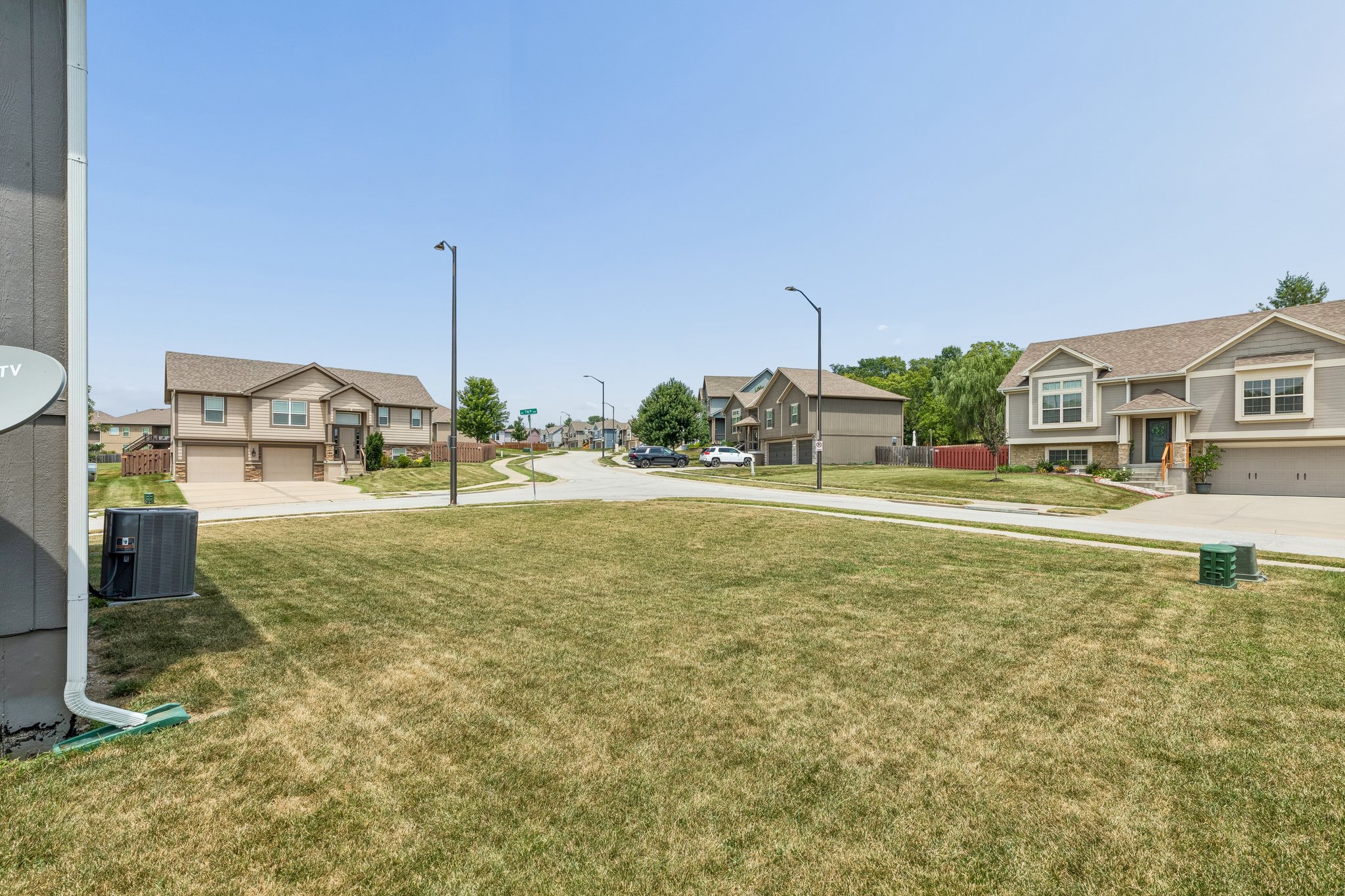7831 N Walrond Ave_034.jpg