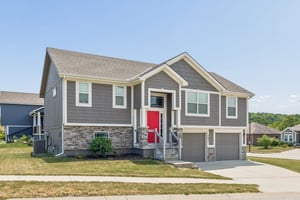 7831 N Walrond Ave_002.jpg