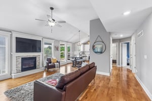 7831 N Walrond Ave_005.jpg