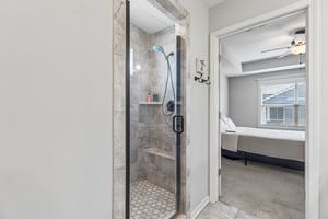 7831 N Walrond Ave_017.jpg