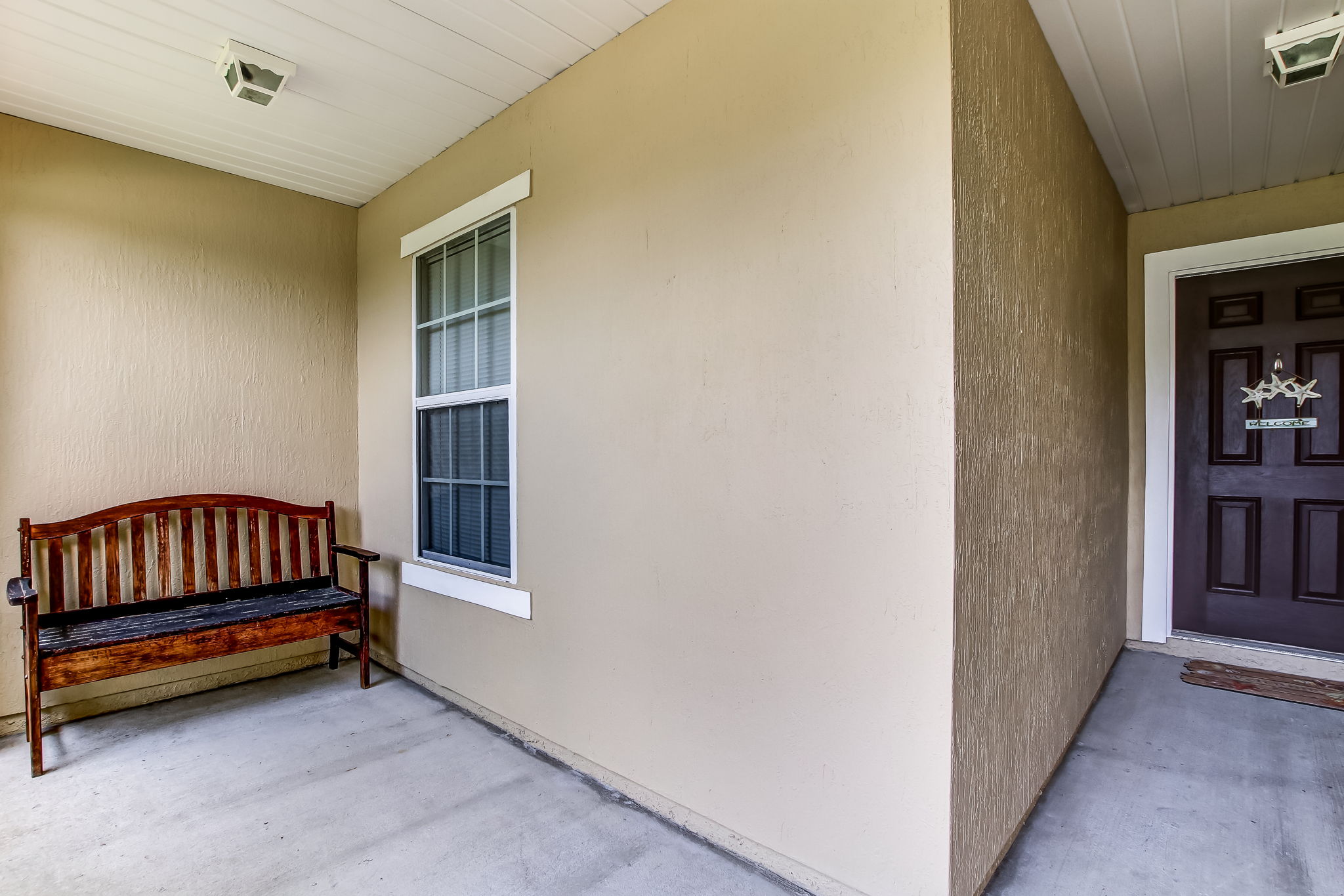 Front Porch/Entrance