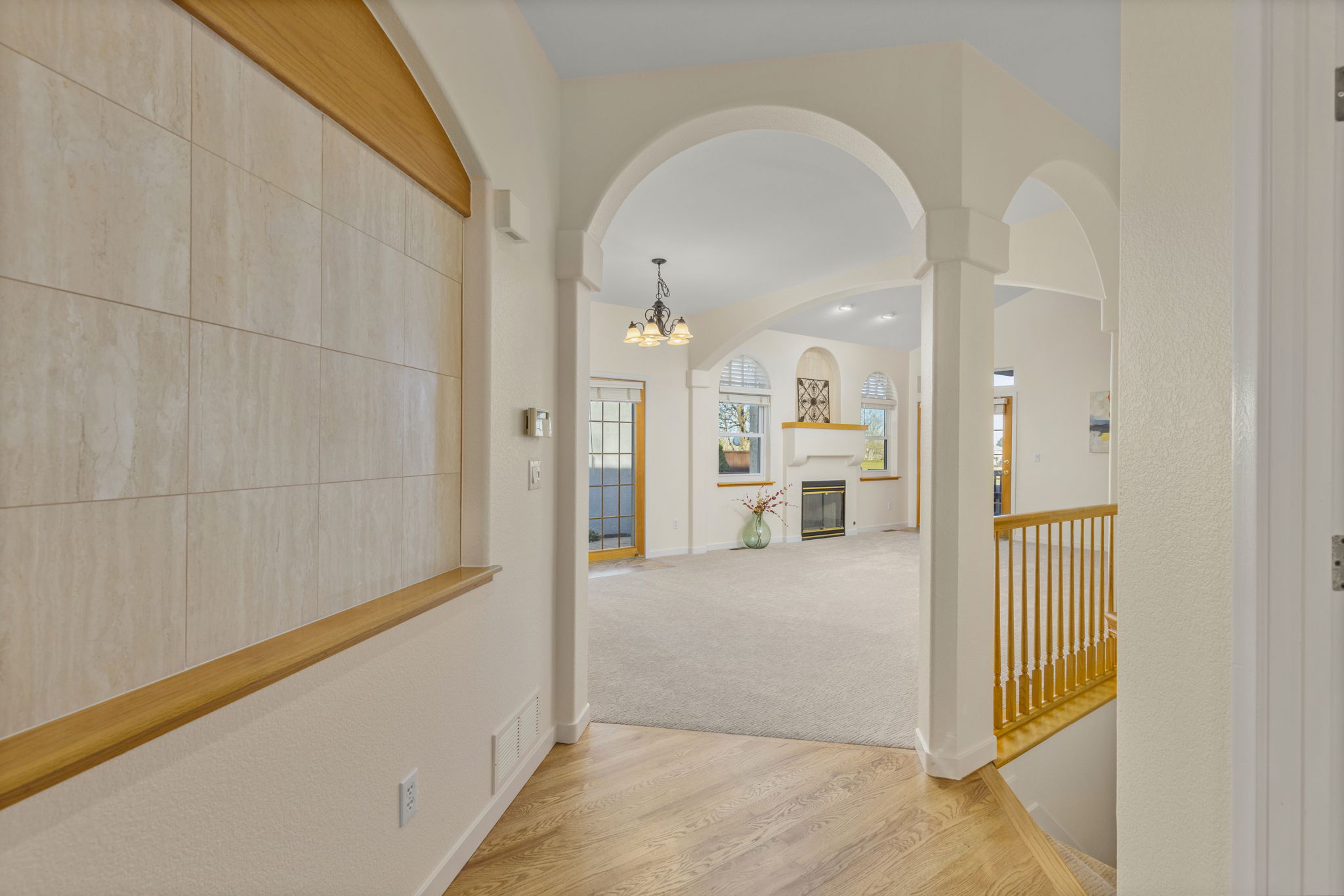 Well-planned layout, vaulted ceilings, arches, built-ins and rounded corners