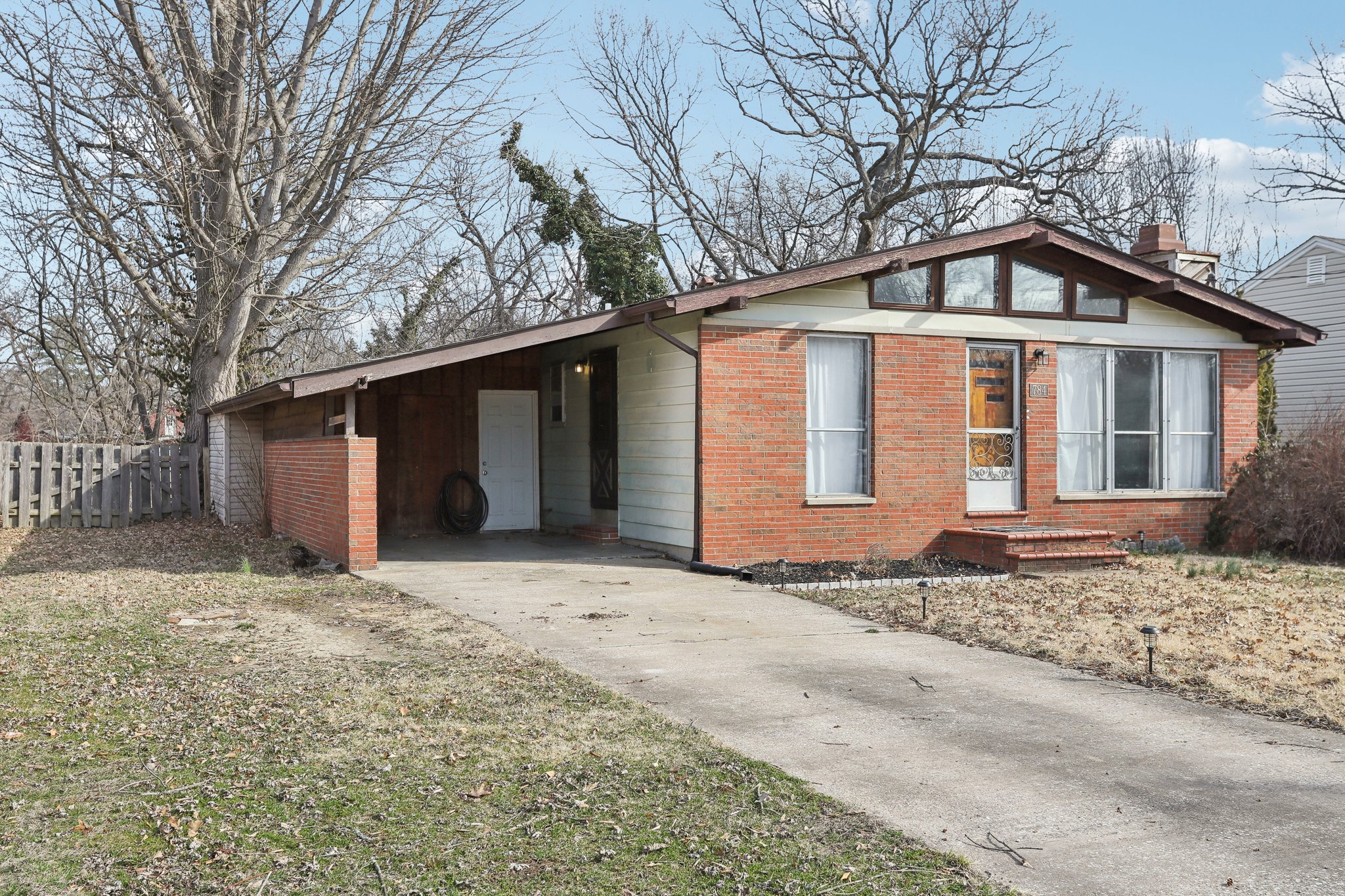 E Woodland Dr-002.jpg
