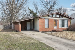 E Woodland Dr-002.jpg
