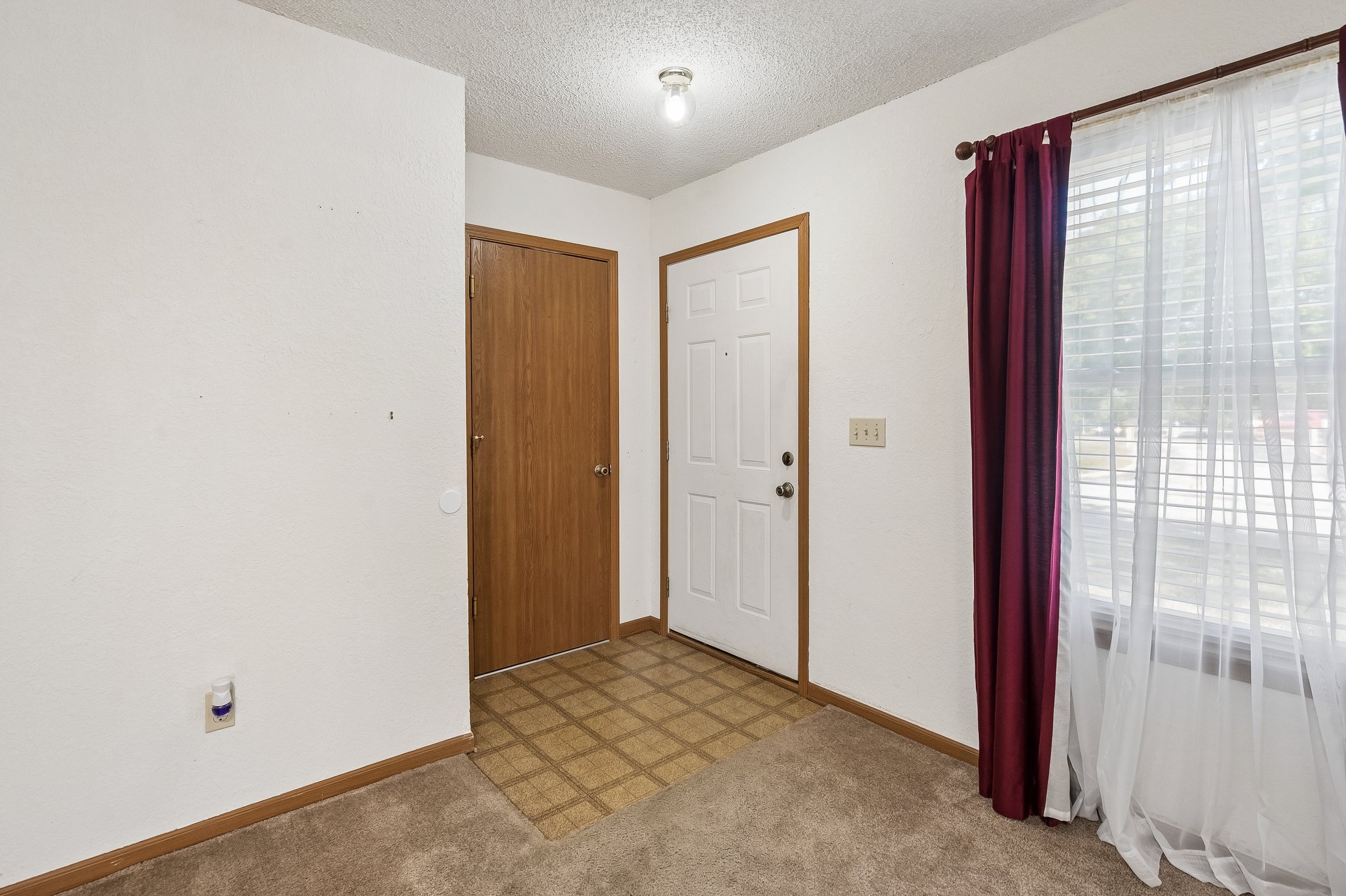 9864 - 7841 Freeman Ave_005.jpg
