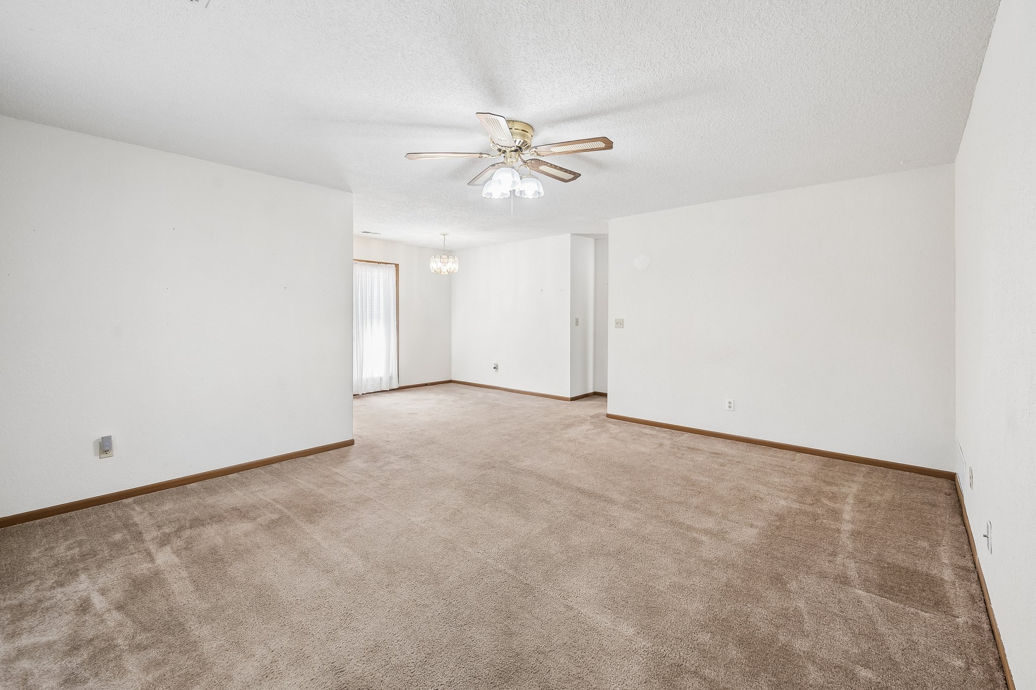 9864 - 7841 Freeman Ave_006.jpg