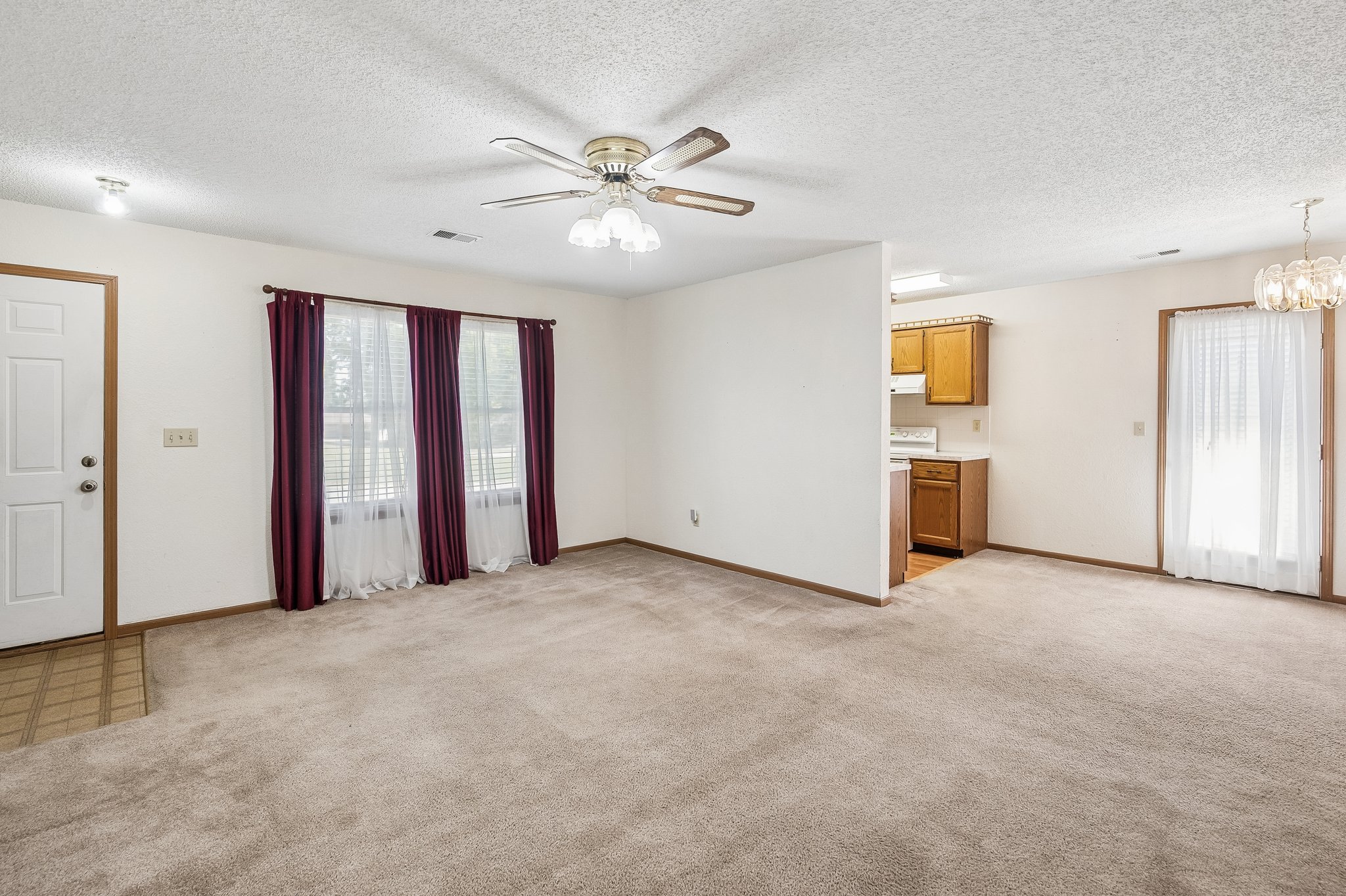 9864 - 7841 Freeman Ave_007.jpg