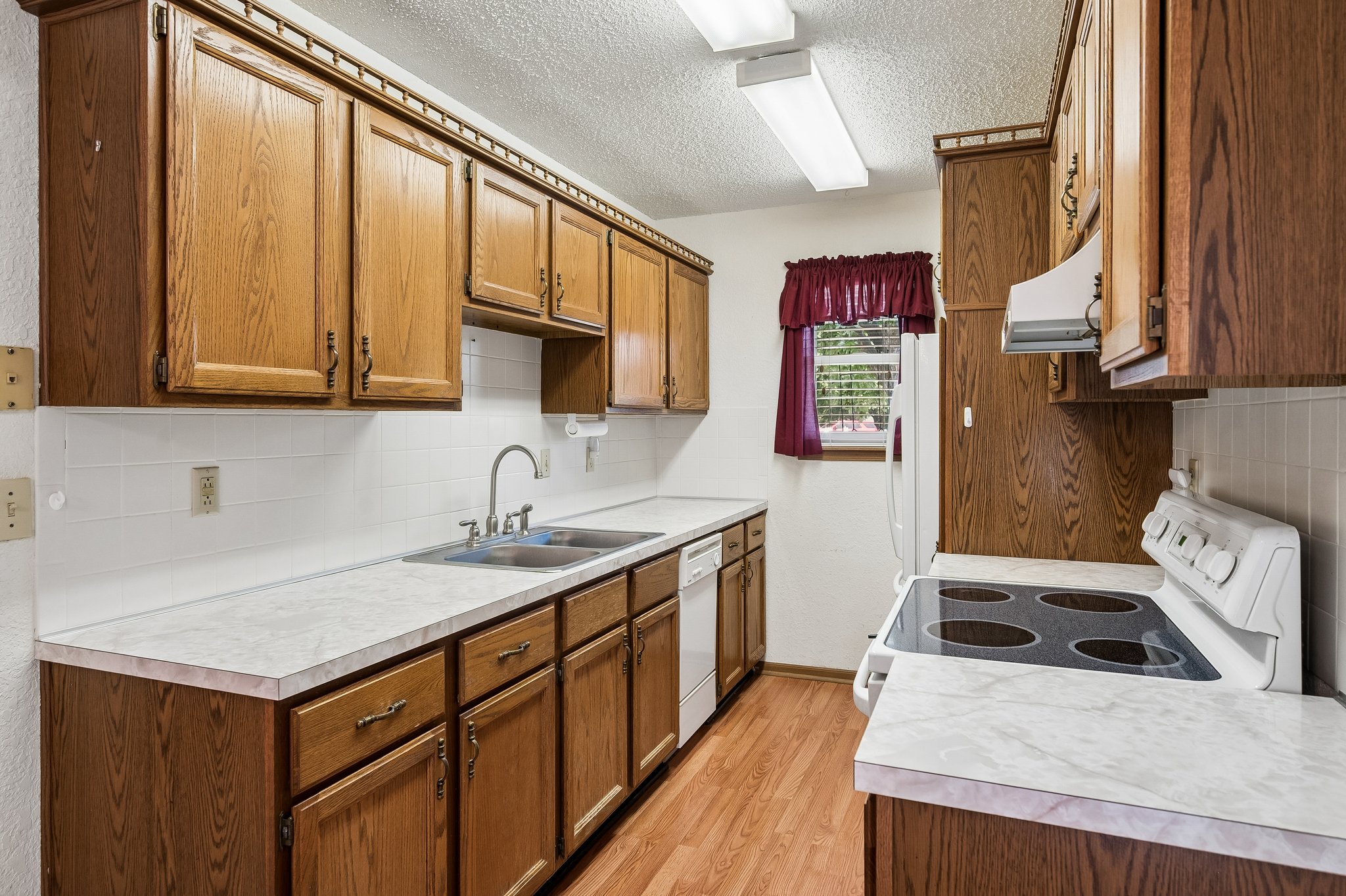 9864 - 7841 Freeman Ave_010.jpg