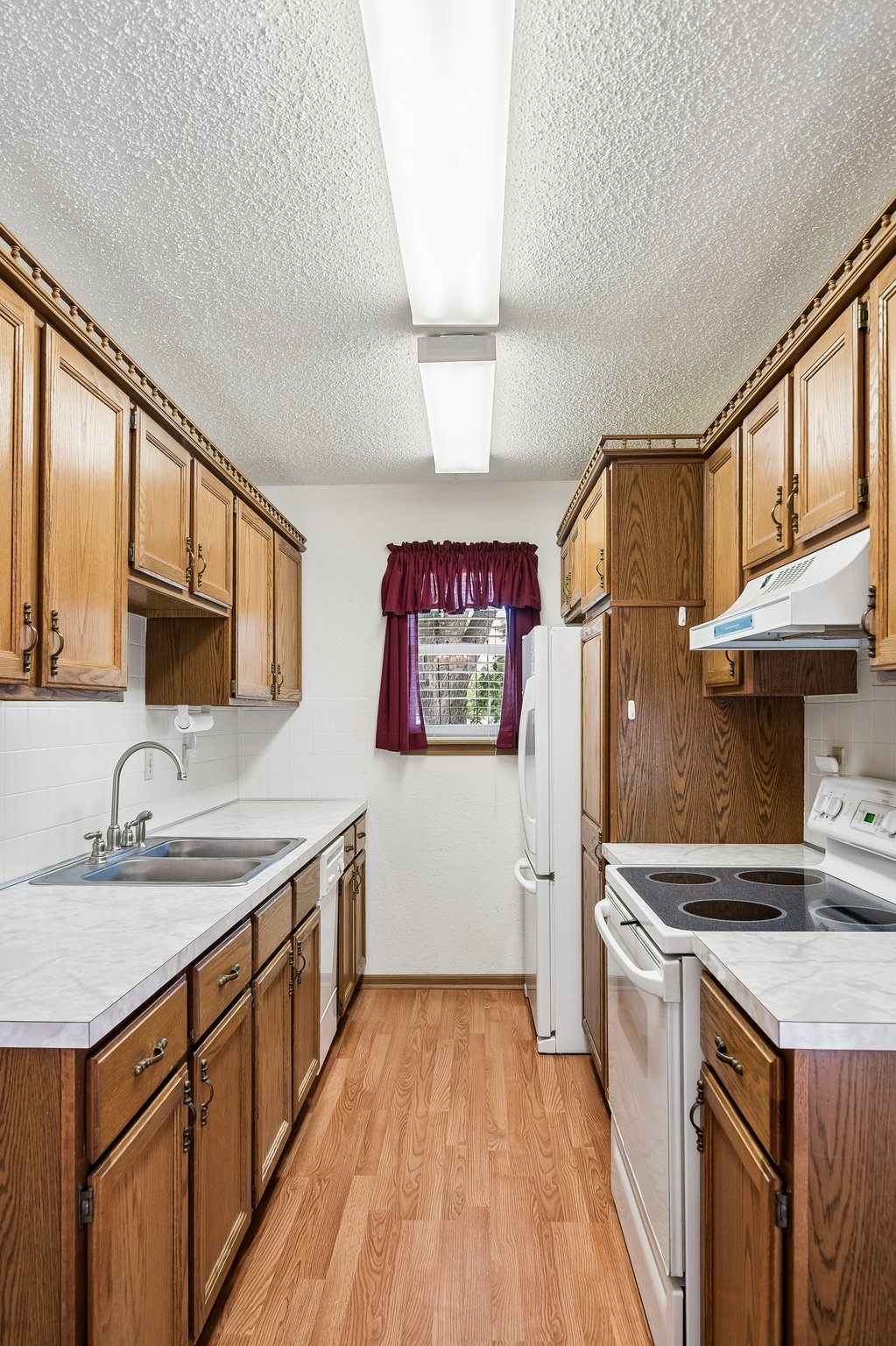 9864 - 7841 Freeman Ave_013.jpg