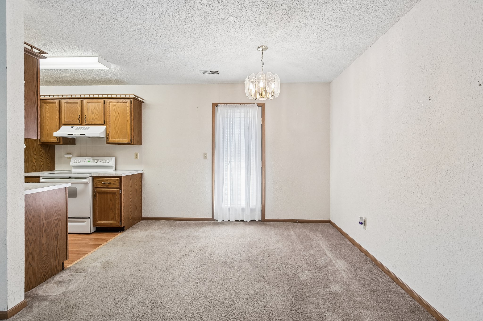 9864 - 7841 Freeman Ave_015.jpg