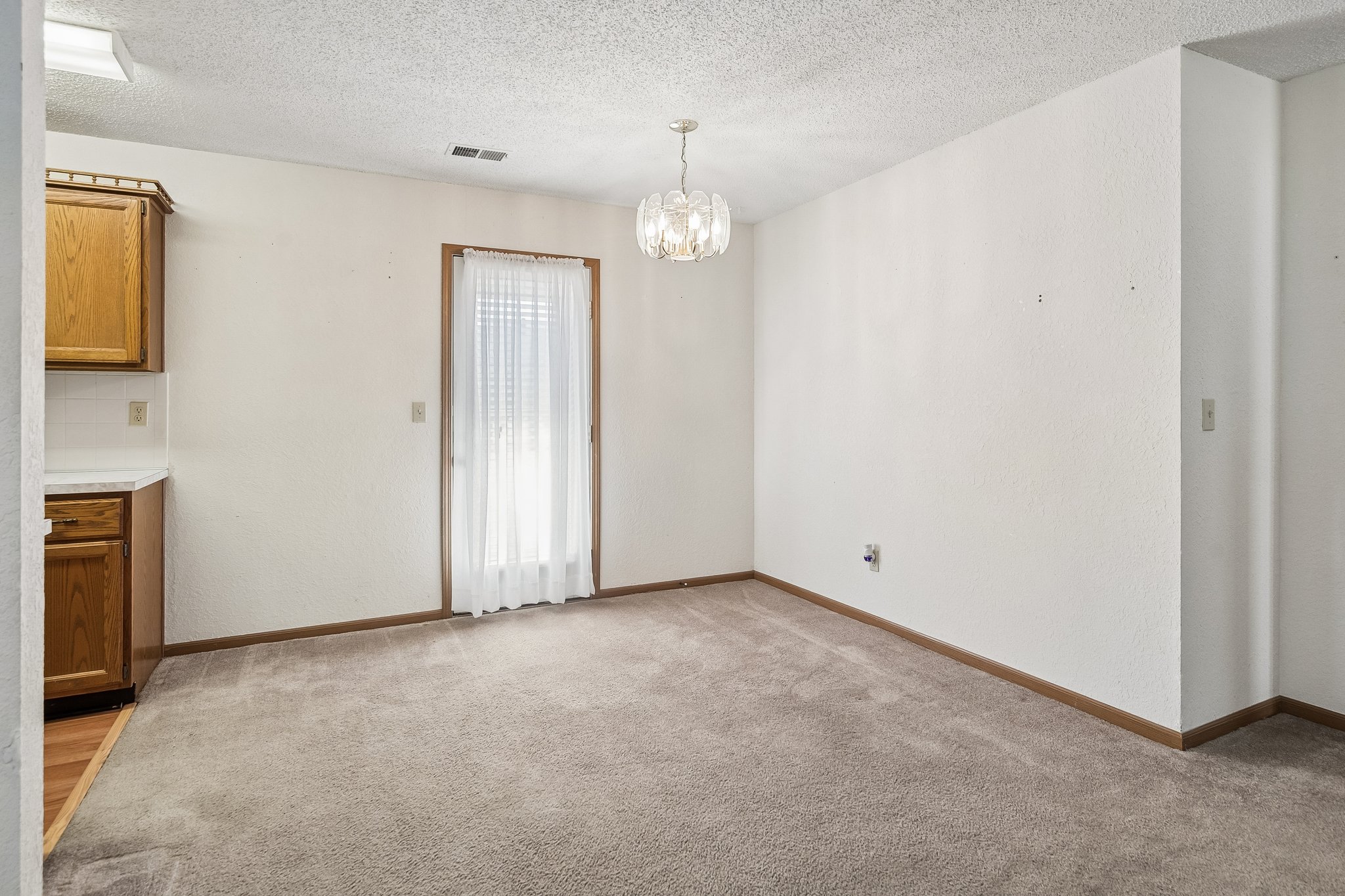 9864 - 7841 Freeman Ave_016.jpg